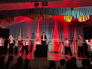 Театральная студия «ТЭМ» выступила с постановкой «Девочки с Васильевского острова»!